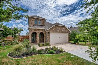 7525 Desert Needle Dr in Lago Vista, TX - Building Photo - Building Photo