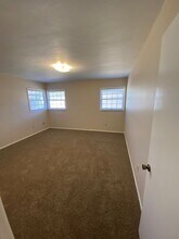 200 Douglas St in Bakersfield, CA - Building Photo - Building Photo