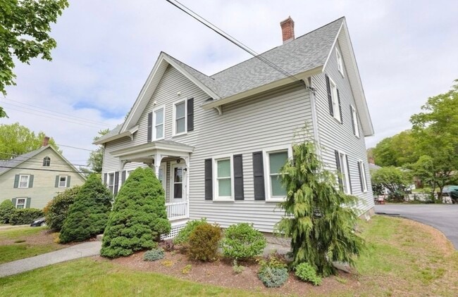 258 Main St, Unit 258 Main Street in Whitinsville, MA - Foto de edificio - Building Photo