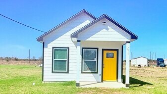 7014-5914 02 in Cleveland, TX - Building Photo