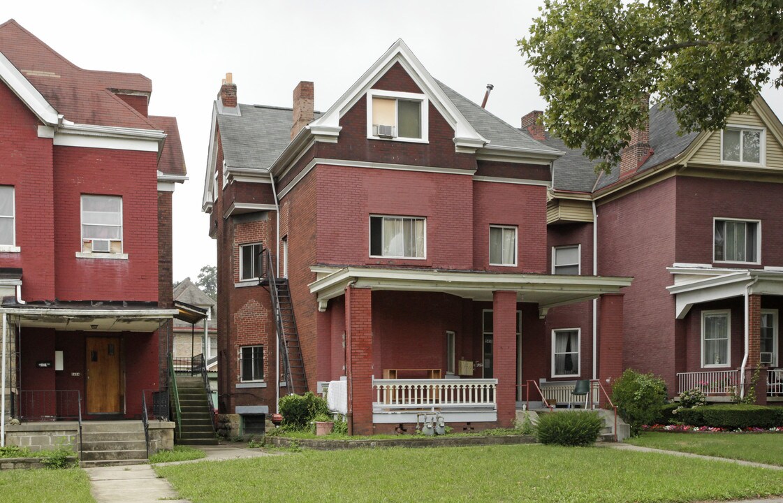 5450 Stanton Ave in Pittsburgh, PA - Foto de edificio