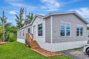 35250 SW 177th Ct in Homestead, FL - Building Photo