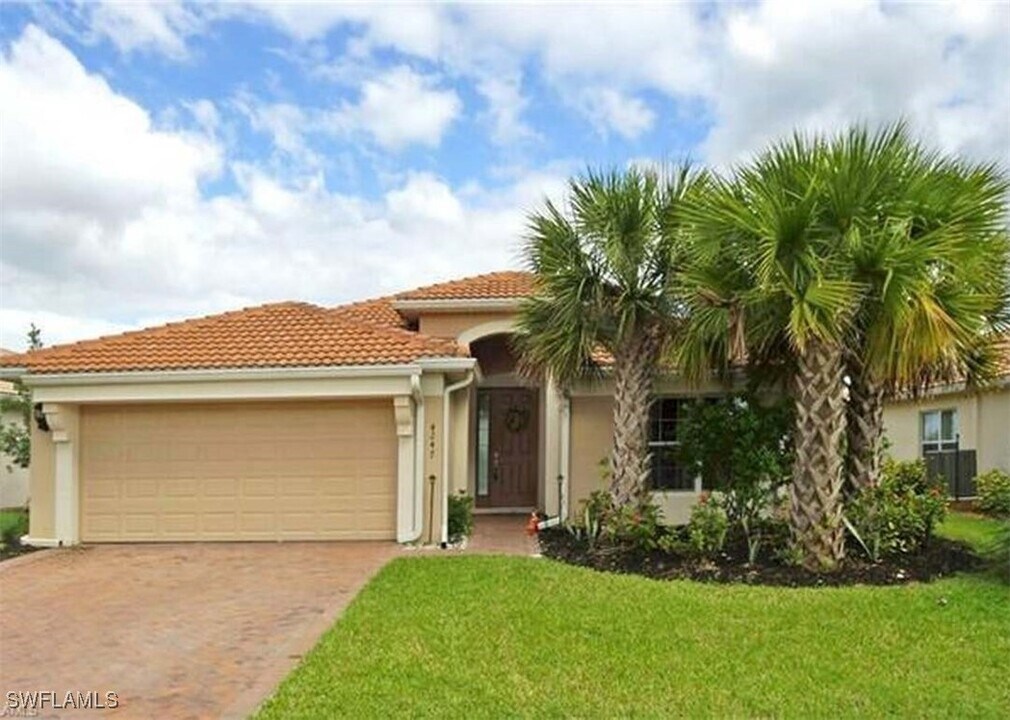 4247 Nevada St in Ave Maria, FL - Foto de edificio