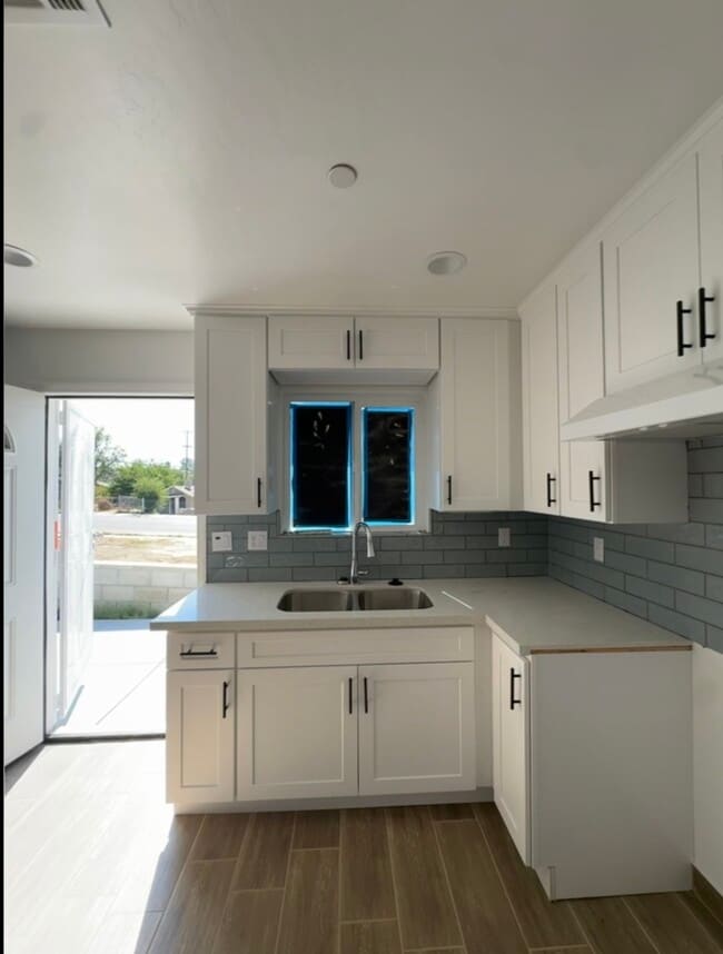 1128 Jefferson St in Bakersfield, CA - Foto de edificio - Building Photo