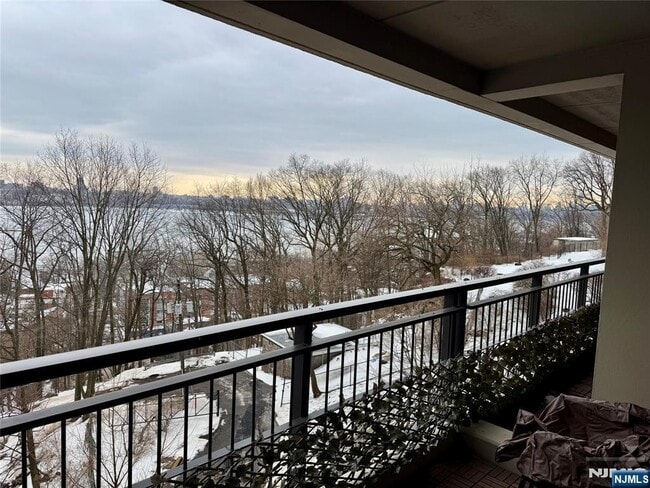 4 Horizon Rd N in Fort Lee, NJ - Building Photo - Building Photo