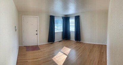 8019-8019 N Dwight Ave in Portland, OR - Building Photo - Building Photo