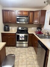 25 Padanaram Rd in Danbury, CT - Foto de edificio - Building Photo