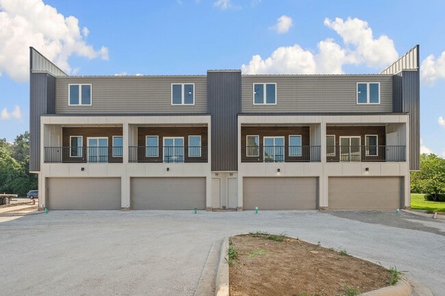 1982 S Razorback Rd in Fayetteville, AR - Building Photo - Building Photo