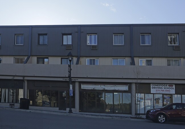 48 Queen St E in Cambridge, ON - Building Photo - Building Photo