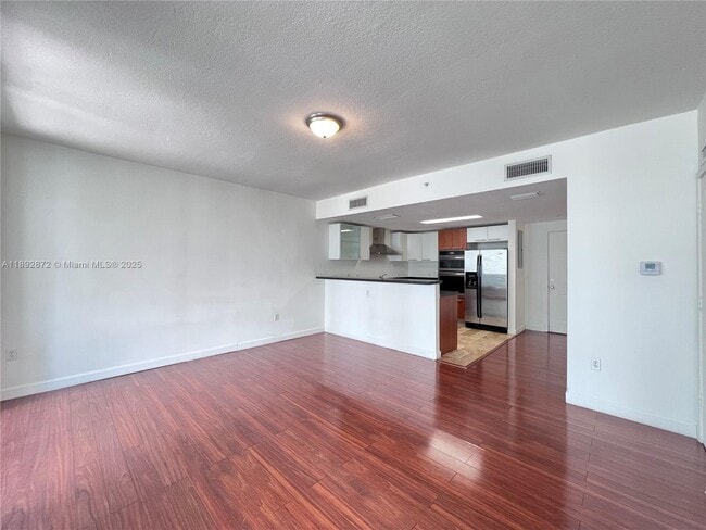 170 SE 14th St, Unit 2107 in Miami, FL - Building Photo - Building Photo