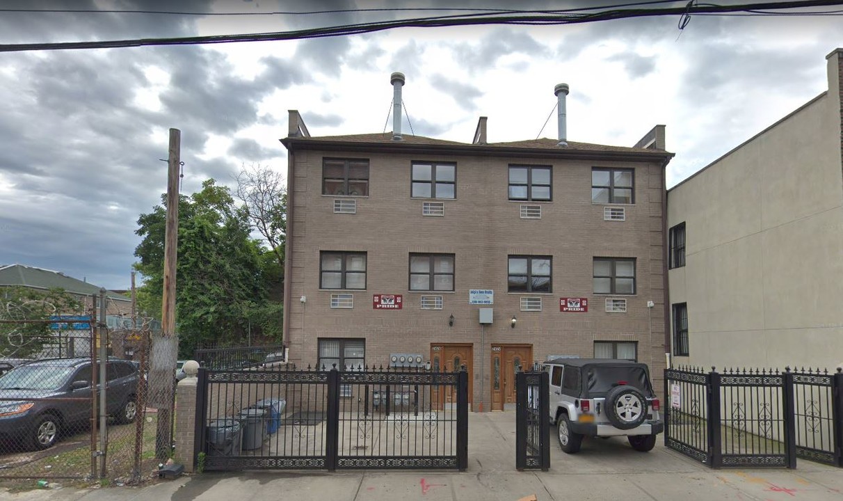 2424-2426 Hoffman St in Bronx, NY - Foto de edificio