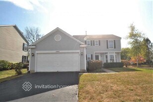 1445 Woodscreek Cir in Crystal Lake, IL - Building Photo