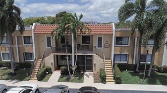 434 Lakeview Dr in Weston, FL - Building Photo