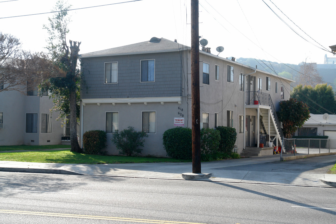 618 E Chevy Chase Dr in Glendale, CA - Foto de edificio