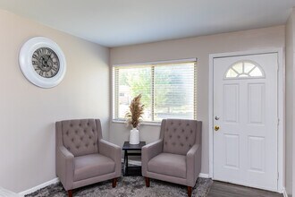 Ambleside Commons in Columbus, OH - Building Photo - Interior Photo
