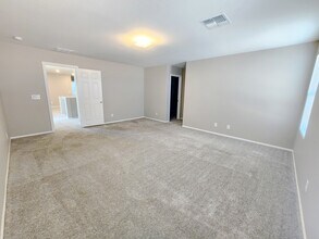 5574 Autumn Cliffs Way in Las Vegas, NV - Building Photo - Building Photo