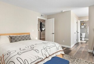 2135 E 4th St in Long Beach, CA - Building Photo - Building Photo