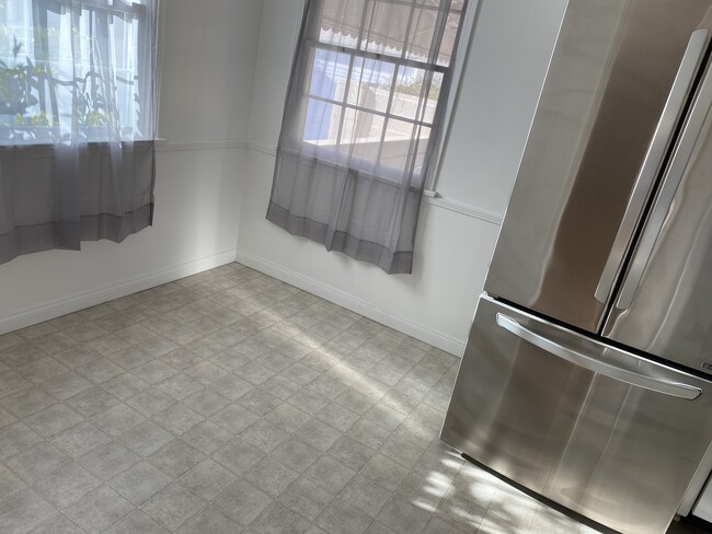 251 S Lamer St in Burbank, CA - Building Photo - Building Photo