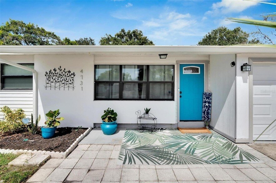 4731 W Montgomery Ave in Tampa, FL - Foto de edificio