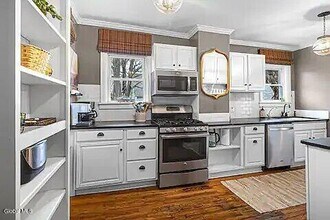 64 Second St in Saratoga Springs, NY - Building Photo - Building Photo