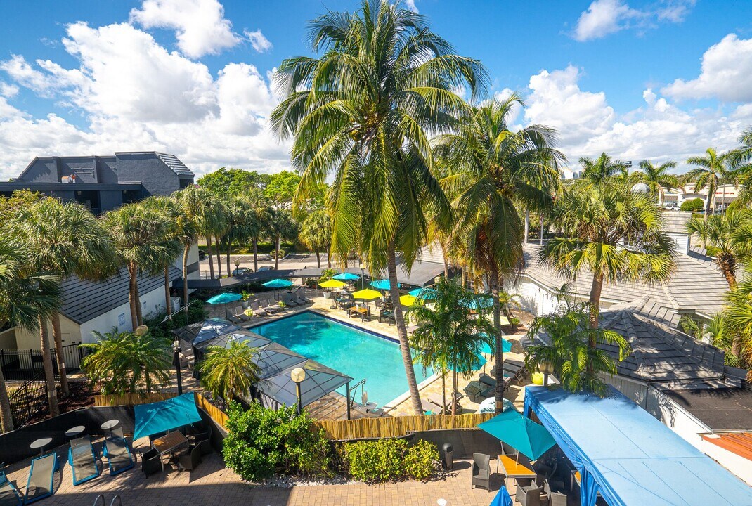 2520 Stirling Rd, Unit Hotolos 101 in Hollywood, FL - Foto de edificio