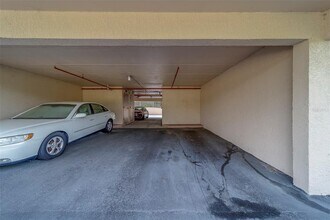 9510 Harbor Greens Way in Seminole, FL - Building Photo - Building Photo