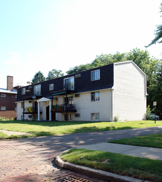 1520 Yale Ave in Canton, OH - Building Photo