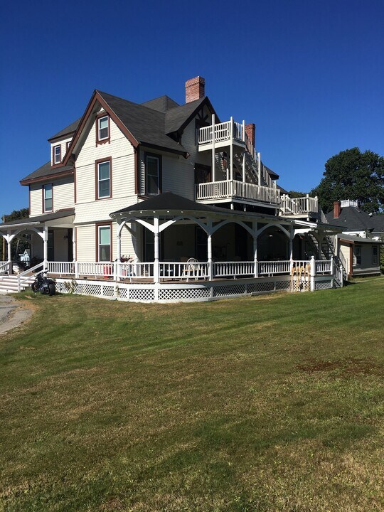 330 Church St, Unit #3 in Clinton, MA - Building Photo