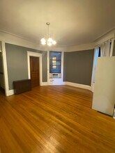 910 W Newport Ave, Unit 2 in Chicago, IL - Building Photo - Building Photo