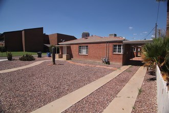 Red Brick Virginia in Phoenix, AZ - Foto de edificio - Building Photo