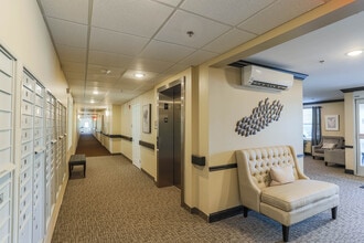 Towne Square Senior Apartments in Greensburg, PA - Foto de edificio - Building Photo