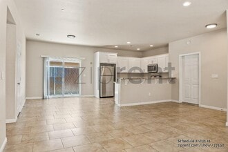 16472 Smoke Tree St in Hesperia, CA - Building Photo - Building Photo