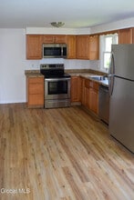 37 Swayze Dr in Latham, NY - Building Photo - Building Photo