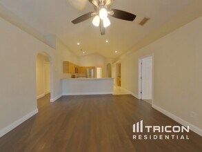 1074 Worthington Dr in Deltona, FL - Foto de edificio - Building Photo