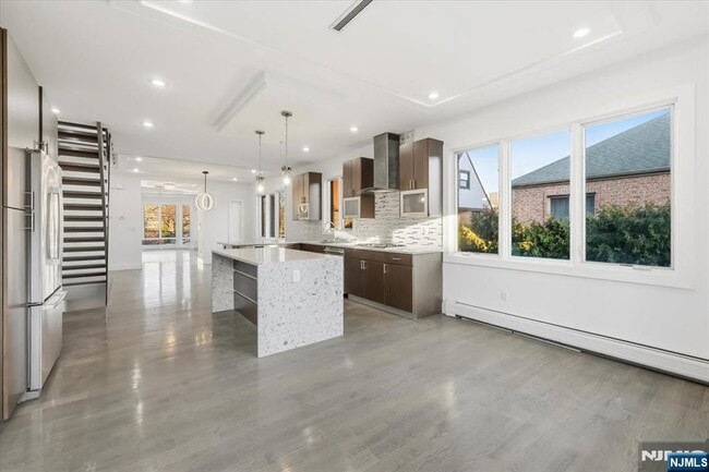 12 Orchard St in Edgewater, NJ - Building Photo - Building Photo