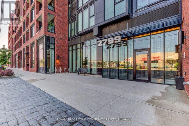 205-2799 KINGSTON Rd in Toronto, ON - Building Photo - Building Photo