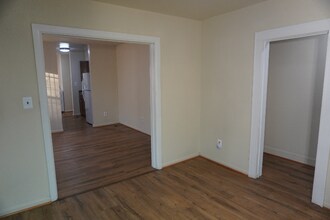 217 Center St in Dundalk, MD - Foto de edificio - Building Photo