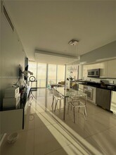 92 SW 3rd St, Unit 3708 in Miami, FL - Foto de edificio - Building Photo