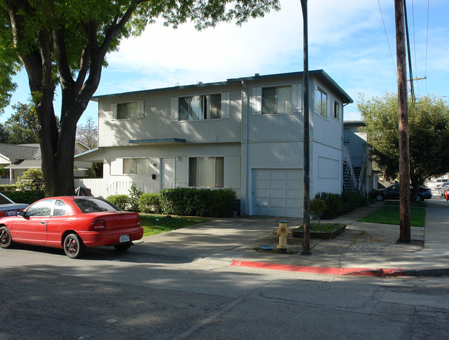 1306 E Poplar Ave in San Mateo, CA - Building Photo - Building Photo