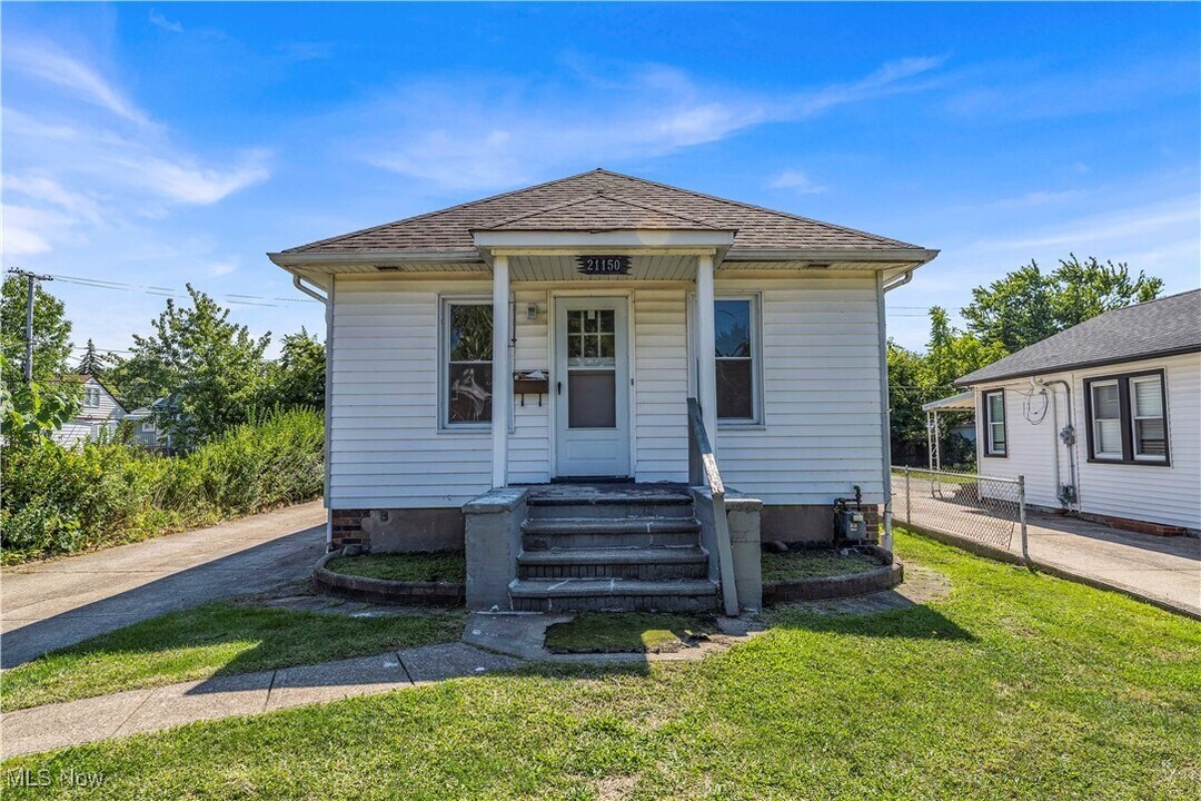 21150 Tracy Ave in Euclid, OH - Building Photo