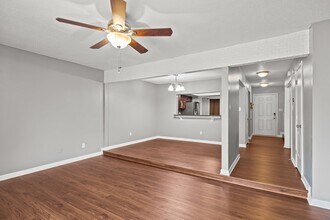 3851 Chimney Creek Dr in Virginia Beach, VA - Building Photo - Building Photo