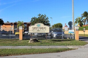 9441 SW 76th St in Miami, FL - Building Photo