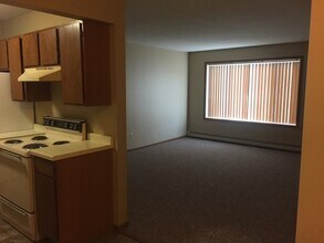 Suncrest Apartments in Avon, MN - Building Photo - Building Photo