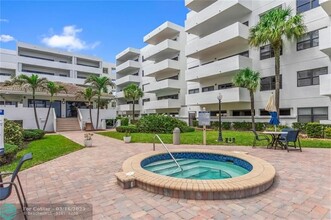 330 SE 20th Ave in Deerfield Beach, FL - Building Photo - Building Photo