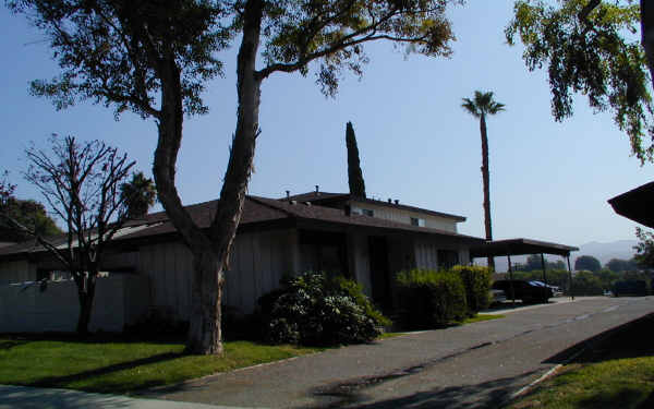 2658 Phipps Ave in Simi Valley, CA - Foto de edificio - Building Photo