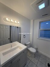 49 Stanwood St, Unit 3 in Boston, MA - Foto de edificio - Building Photo