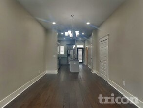 6813 Charlotte Pike in Nashville, TN - Foto de edificio - Building Photo