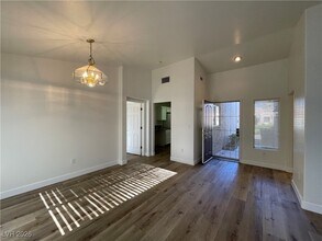 10617 Mission Lakes Ave in Las Vegas, NV - Building Photo - Building Photo