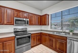 1623 W Owens Way in Anthem, AZ - Foto de edificio - Building Photo