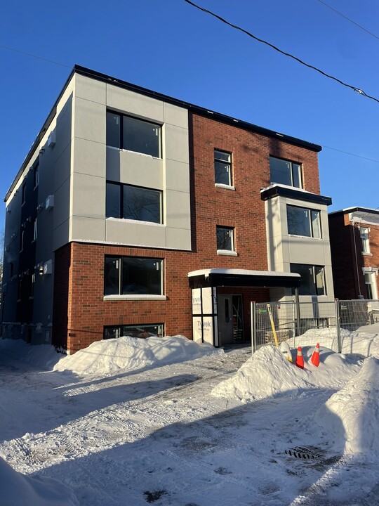 118 Russell Ave in Ottawa, ON - Building Photo